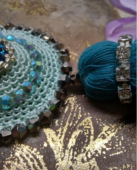 Háčkované  dizajnové náušnice "Modrý Mauritius"